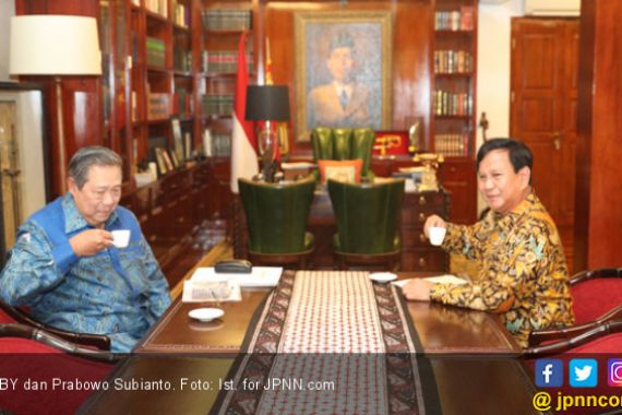 Lihat! Sepertinya Pak SBY Menikmati Jamuan Prabowo Subianto - JPNN.COM