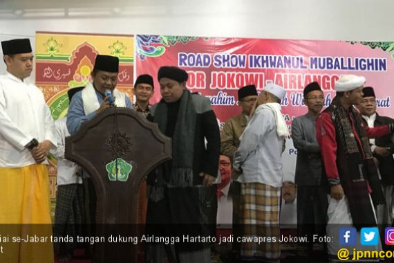 Kiai dan Ulama Jabar Tanda Tangan Dukung Airlangga - JPNN.COM