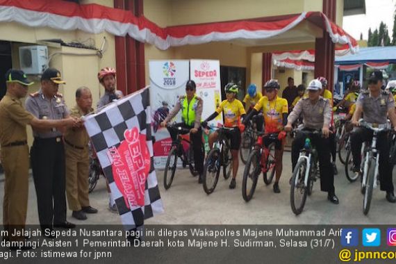 Tim Sepeda Nusantara Lintasi Jalan Trans Nasional Sulbar - JPNN.COM