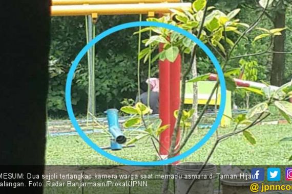 Remaja Putri dan Pacar Mojok di Taman, Ternyata Begituan - JPNN.COM