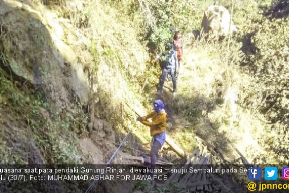 Detik-detik Kepala Pendaki Gunung Rinjai Terbentur Batu, Duh - JPNN.COM