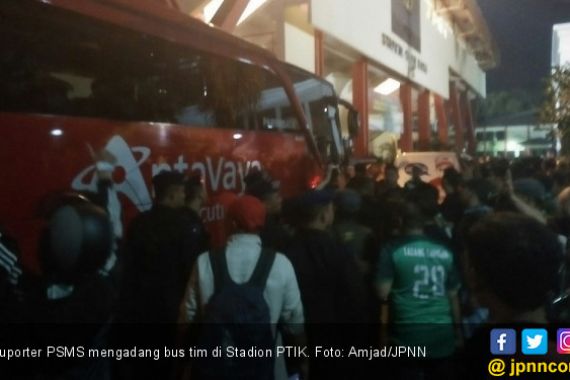 Seram Banget, Suporter PSMS Caci Maki Pelatih Peter Butler - JPNN.COM