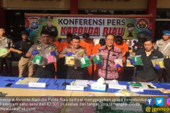 Polda Riau Gagalkan Peredaran 33 Kg Sabu dan 42.500 Ekstasi - JPNN.COM