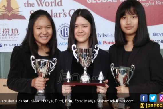 Angkat Isu Alien, Tiga Pelajar Indonesia Juara Dunia Debat - JPNN.COM