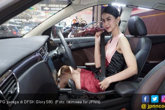 SPG Cantik Glory 580 Aja Paham Butuh Pengaman - JPNN.COM