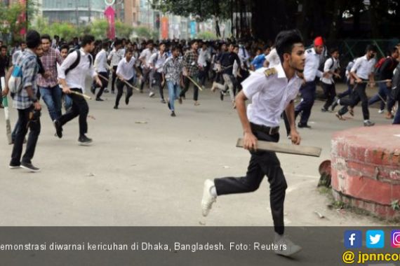 Gara-Gara Unggahan Facebook, Muslim Bangladesh Bentrok dengan Polisi - JPNN.COM