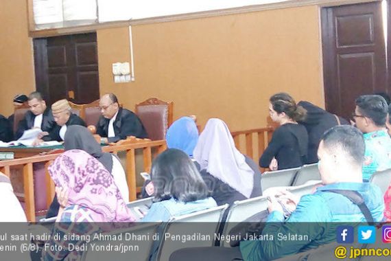 Dul Jaelani Temani Ahmad Dhani Jalani Sidang - JPNN.COM