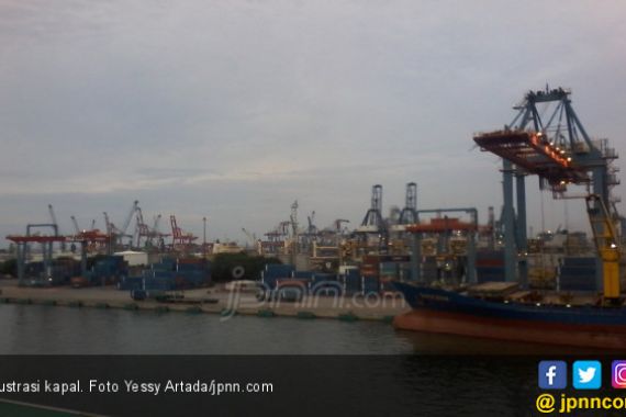 KSOP Gresik Amankan 2 Kapal yang Lakukan Pengerukan Ilegal - JPNN.COM