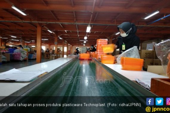 Intip Dapur Produksi Plasticware Technoplast di Cikupa - JPNN.COM