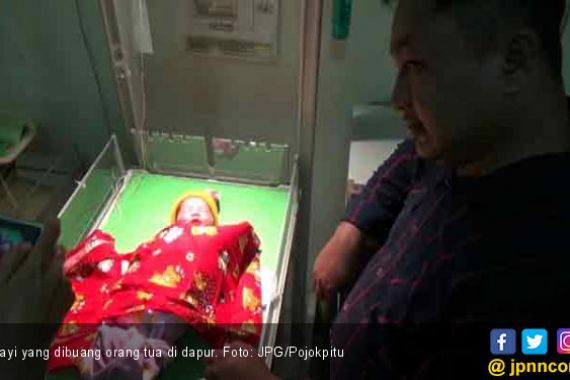 Bayi Dibuang di Dapur Warga, Hanya Dibungkus Handuk - JPNN.COM