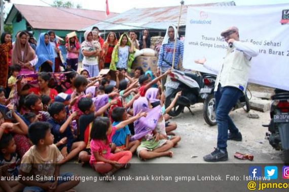 GarudaFood Mendongeng untuk Anak Korban Gempa Lombok - JPNN.COM