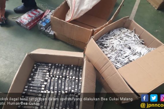 Petugas Bea Cukai Malang Amankan 566.200 Rokok Ilegal - JPNN.COM