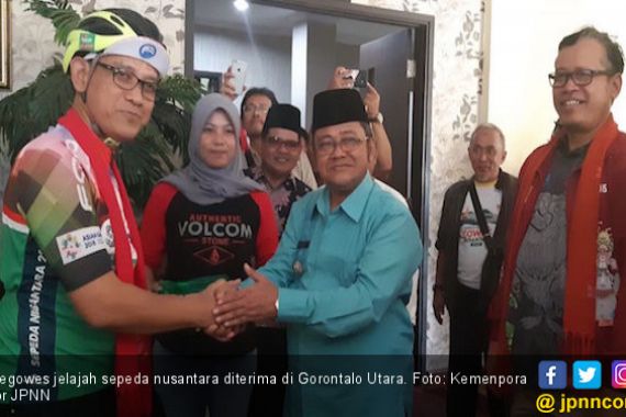 Isnanta Lepas Tim Jelajah Sepeda Nusantara di Gorut - JPNN.COM