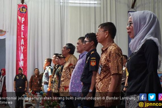 Dihadiri Wamenkeu, Bea Cukai Bandar Lampung Musnahkan BMN - JPNN.COM