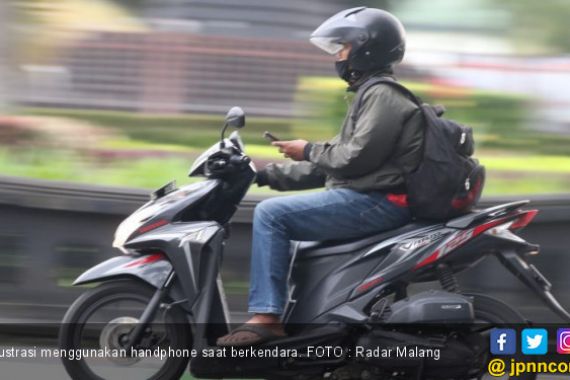 Please, Jangan Main HP saat Berkendara, Sudah Banyak Korban - JPNN.COM