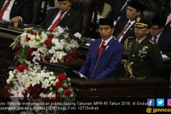 Jokowi: Barek Samo Dipikua, Ringan Samo Dijinjiang - JPNN.COM