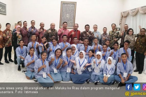 Siswa Mengenal Nusantara Diberangkatkan dari Maluku ke Riau - JPNN.COM