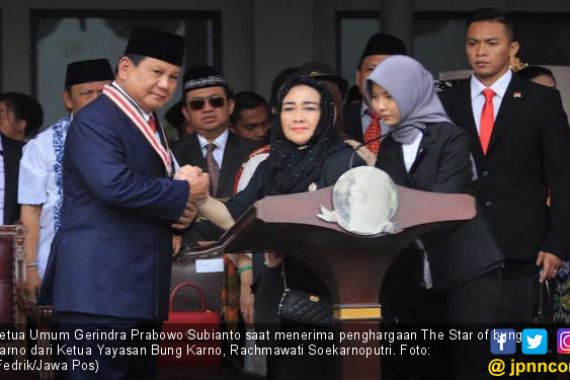 Seperti 3 Diktator Ini, Prabowo Dapat Penghargaan dari UBK - JPNN.COM