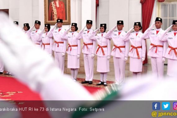 Tarrisa Maharani Dewi, Pembawa Baki Bendera Merah Putih - JPNN.COM