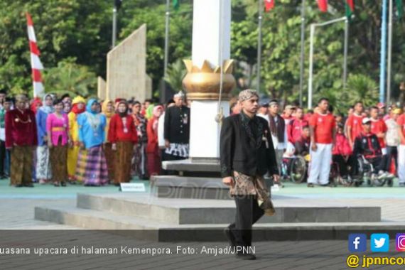 Kemenpora Upacara Pakai Baju Adat Daerah Asal Pegawai - JPNN.COM