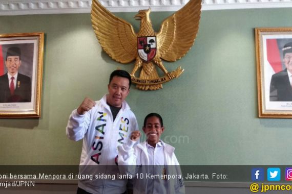 Keinginan Bocah Pemanjat Tiang Bendera saat Bertemu Jokowi - JPNN.COM