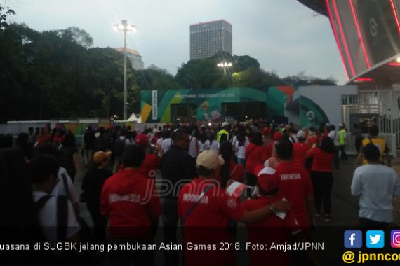 Sigapnya Volunteer Asian Games Antisipasi Antrean Penonton - JPNN.COM