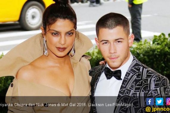 Priyanka Chopra dan Nick Jonas Resmi Bertunangan - JPNN.COM