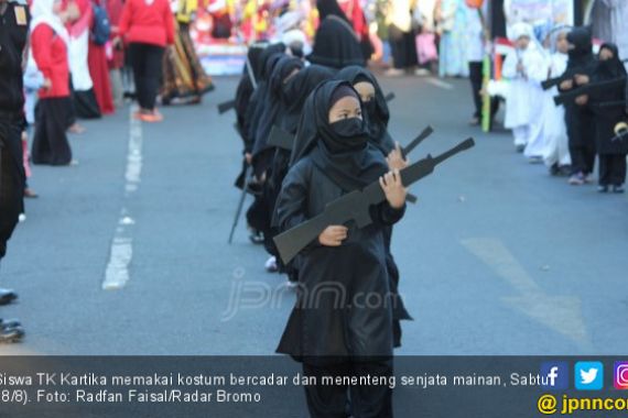 Anak TK Bercadar Bawa Senjata Mainan, Begini Sikap KPAI - JPNN.COM