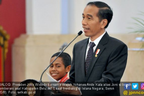 Dialog Presiden Jokowi dan Joni Si Pemanjat Tiang Bendera - JPNN.COM