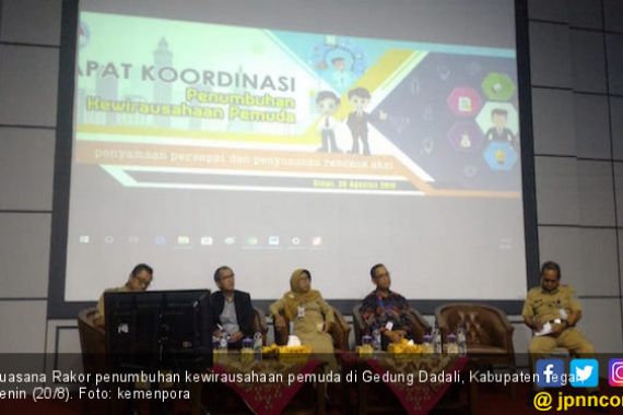 Kemenpora Tumbuhkan Minat Kewirausahaan Pemuda di Tegal - JPNN.COM