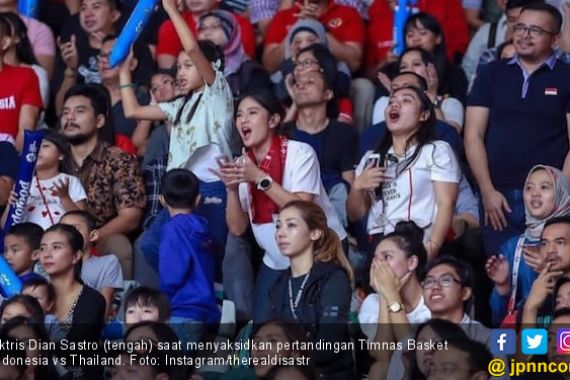 Dian Sastro Menyemangati Tim Basket Indonesia di AG 2018 - JPNN.COM