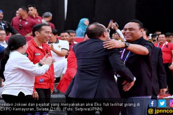 Awalnya Tegang, Jokowi Lantas Tertawa Girang - JPNN.COM