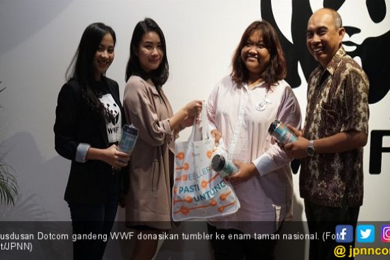 Cara Dusdusan Dotcom Dukung Kampanye Zero Single Use Plastic - JPNN.COM