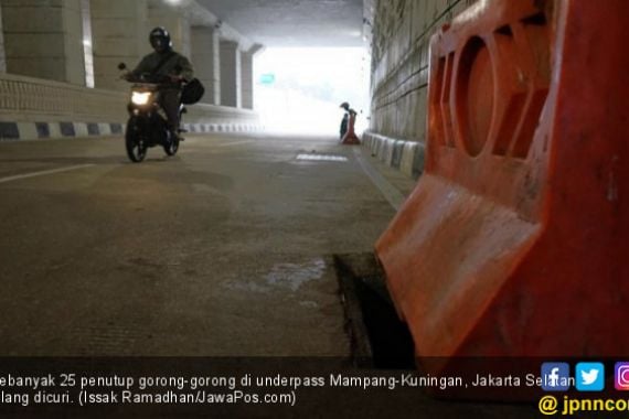 Oalah, Penutup Gorong-gorong Underpass Mampang Dicuri - JPNN.COM