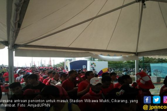 Indonesia Vs UEA Sebabkan Antrean 300 Meter di Wibawa Mukti - JPNN.COM