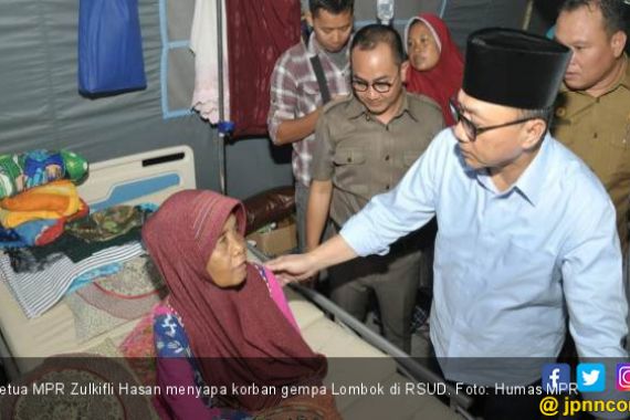 Ketua MPR Menyapa Warga Korban Gempa Lombok di RSUD - JPNN.COM