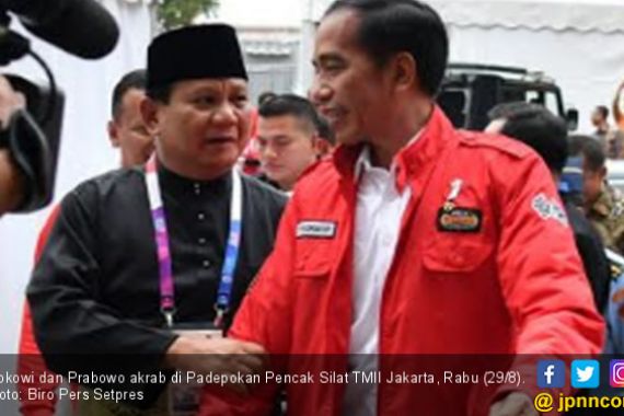 Bikin Adem, Prabowo Tarik Tangan Jokowi dan Berpelukan - JPNN.COM