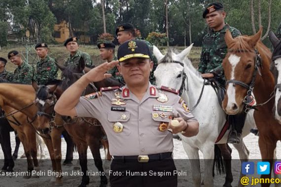 Polri dan TNI Gelar Latihan Berkuda Gabungan - JPNN.COM