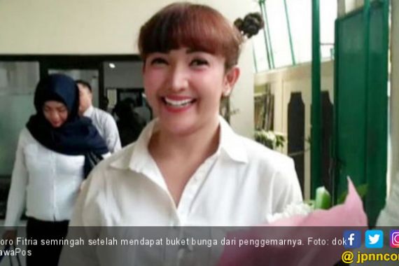 Roro Fitria Semringah Dapat Dukungan Penggemar - JPNN.COM