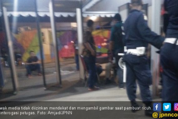 Bikin Rusuh di Gate 5 GBK, Pria Ngaku Polisi Diamankan - JPNN.COM