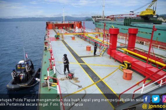 Polisi Ungkap Penjualan Solar Ilegal di Perairan Papua - JPNN.COM