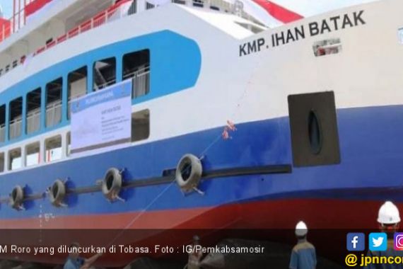 KM RoRo Ihan Batak Resmi Diluncurkan di Danau Toba - JPNN.COM