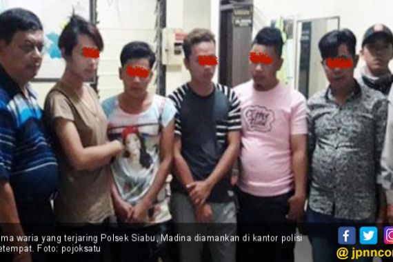 5 Waria Lagi Mangkal di Kafe Remang Diangkut Polisi - JPNN.COM