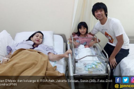 Begini Perjuangan Istri Rian D'Masiv Melahirkan Anak Kedua - JPNN.COM