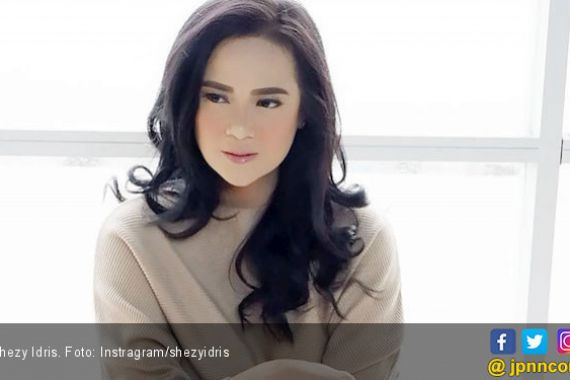 Tujuh Tahun Menikah, Shezy Idris Mau Gugat Cerai Suami - JPNN.COM