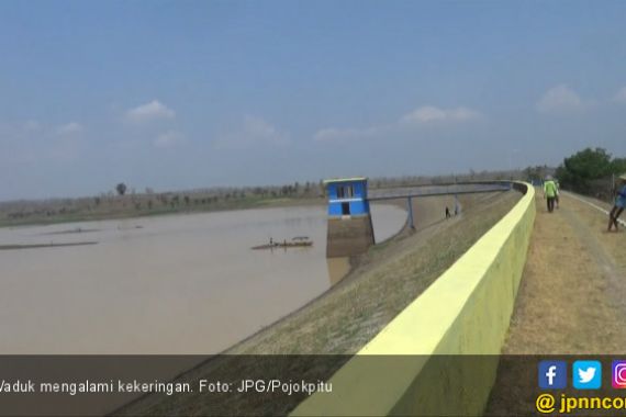 Kekeringan, Waduk Stop Aliri 11 Ribu Hektar Sawah - JPNN.COM