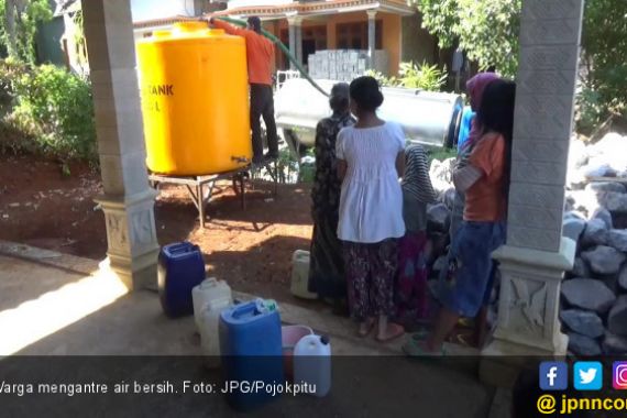 BPBD Kekurangan Tangki Pengiriman Air ke Wilayah Kekeringan - JPNN.COM