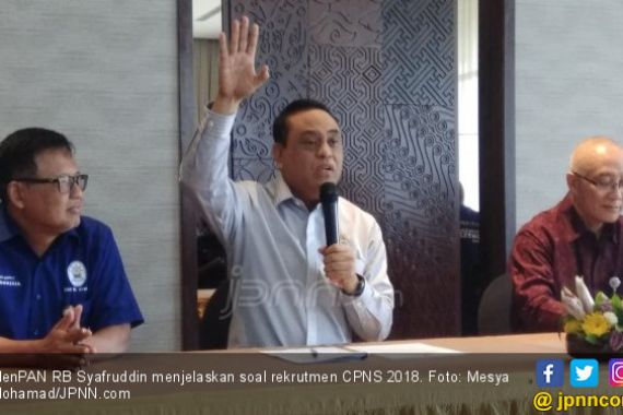 Menteri Syafruddin Sebut Honorer K2 punya Kesempatan 3 Kali - JPNN.COM