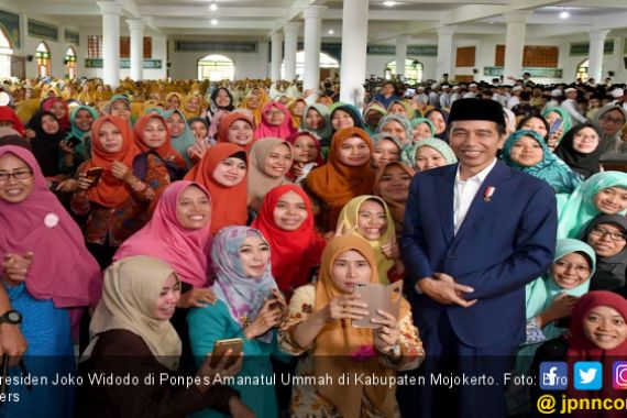 Jokowi Minta Santri Sebarkan Sikap Khusnul Tafahum - JPNN.COM