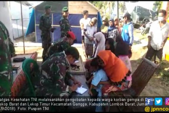 Satgas Kesehatan TNI Melayani Warga Pengungsi di Lombok - JPNN.COM